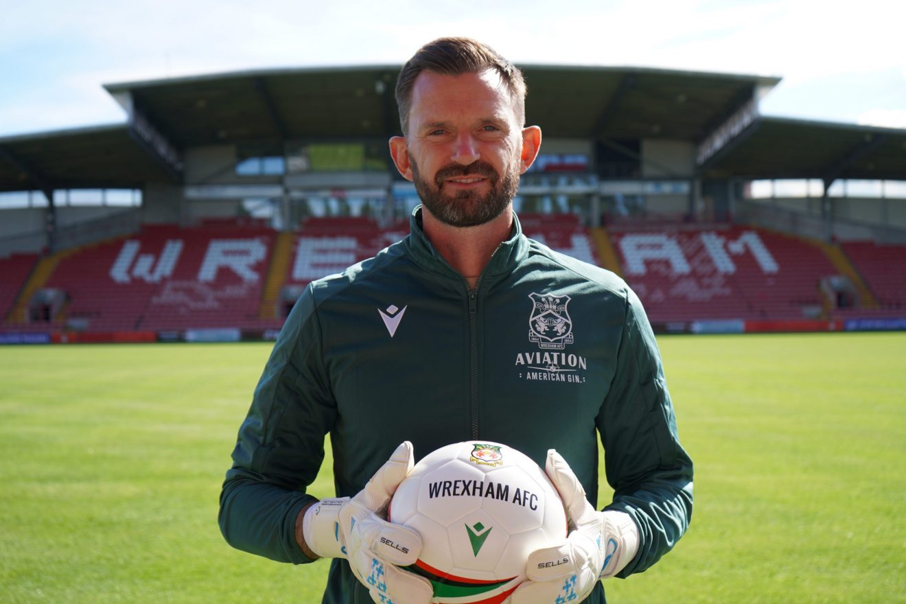 Wrexham AFC sign goalkeeper Mark Howard Herald.Wales