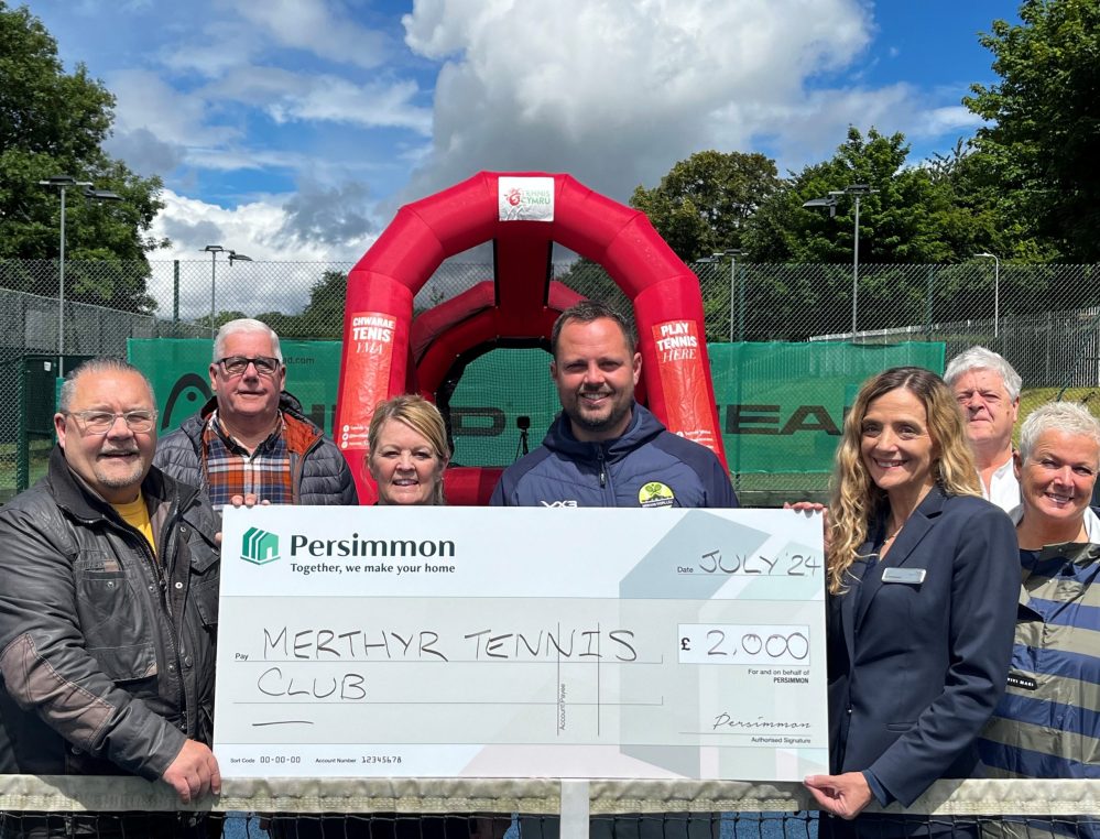 Merthyr Tennis Club serves an ace with £2,000 donation from local housebuilder – Herald.Wales