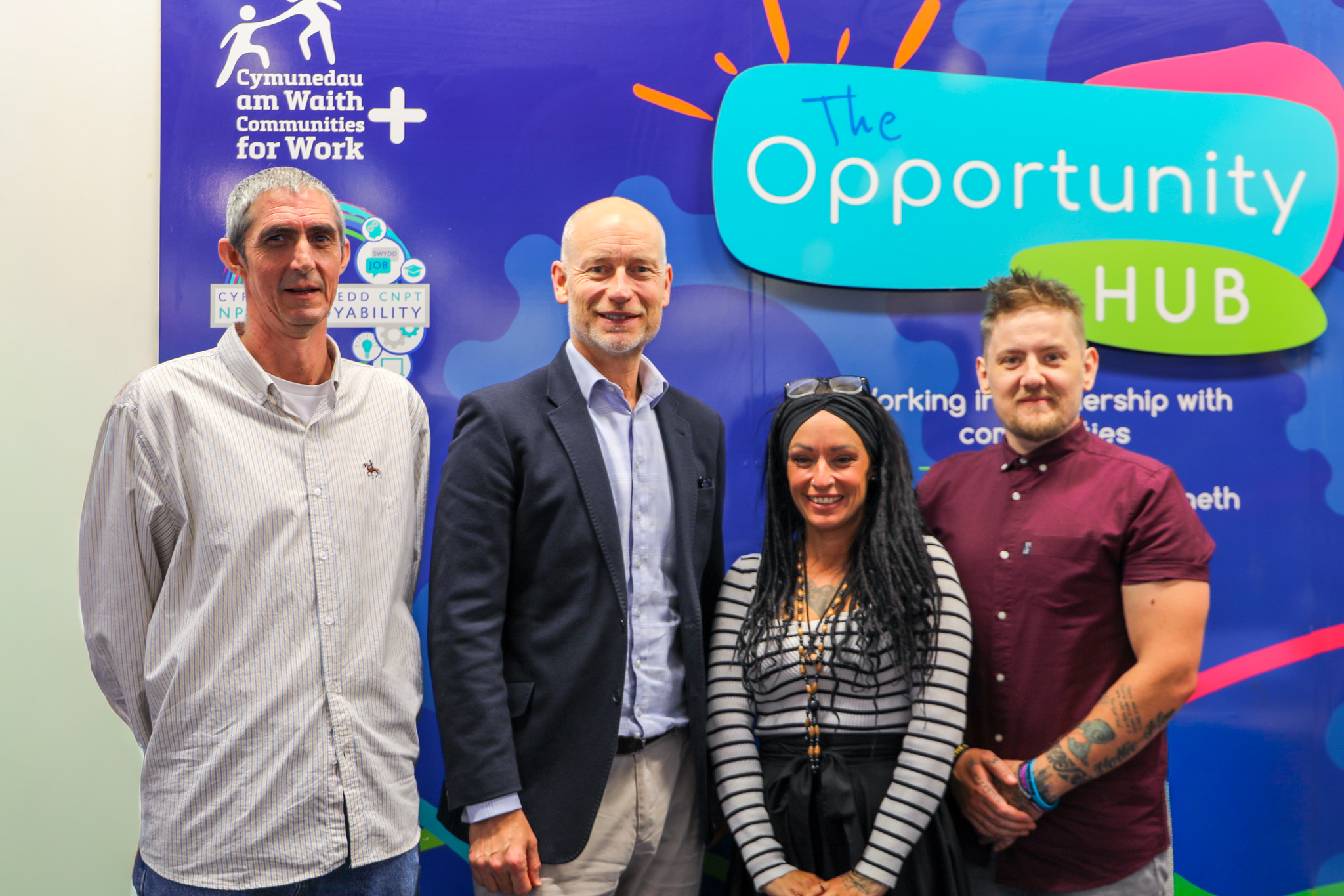 Stephen Kinnock MP visits Trailblazer Hub to vee Life-Changing support in action
